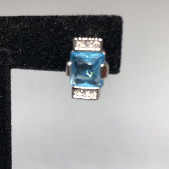 Aquamarine color crystal Swarovski stud earrings - Picture 2 of 3